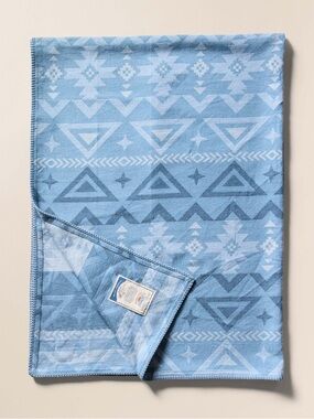 Faherty Adirondack Blanket, Chambray North Star - 52”x72”